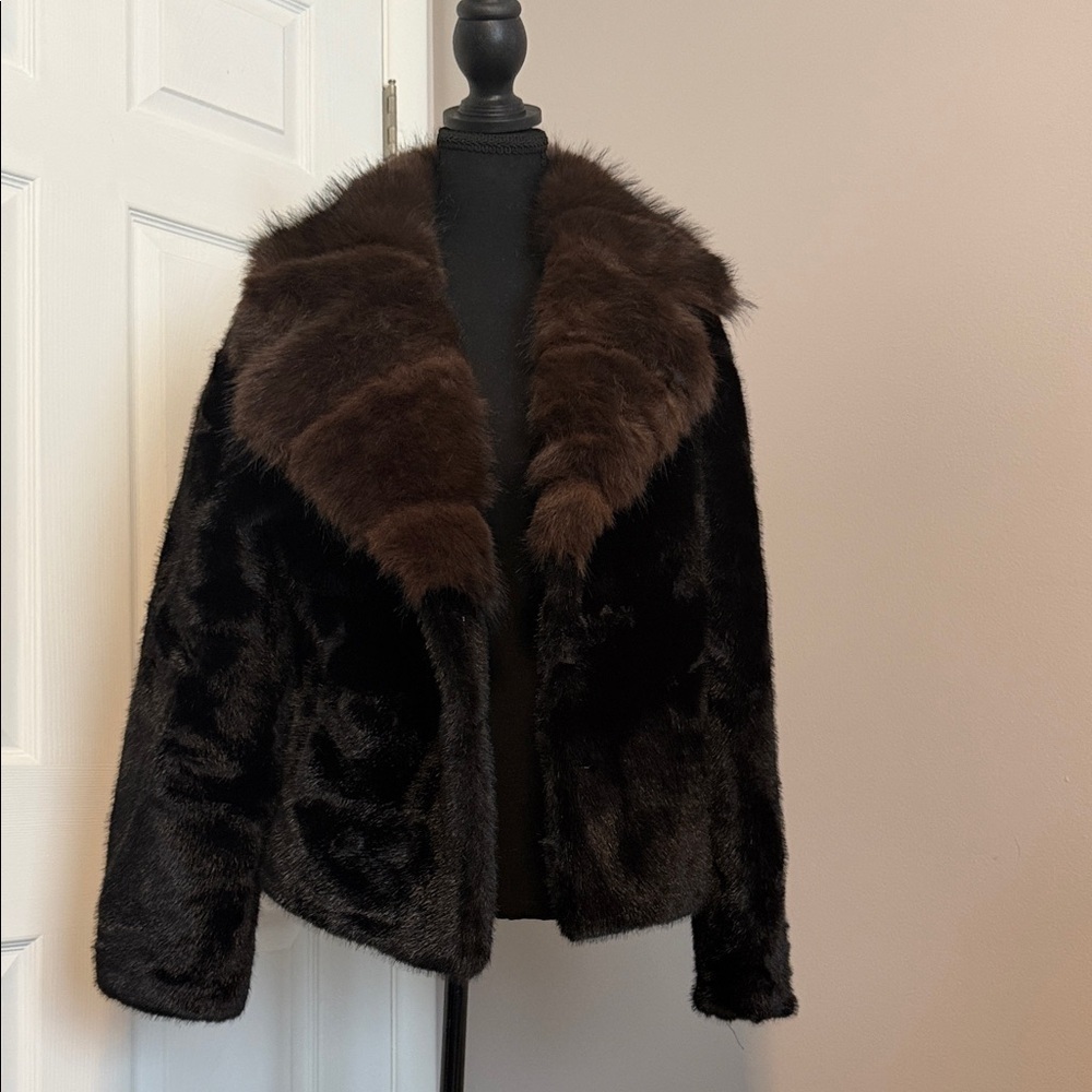 Luxurious Faux Fur Jacket - Black and Brown - Picture 2 of 3